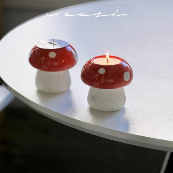 可爱蘑菇香薰蜡烛（白茶味） cute mushroom scented candle (white tea）